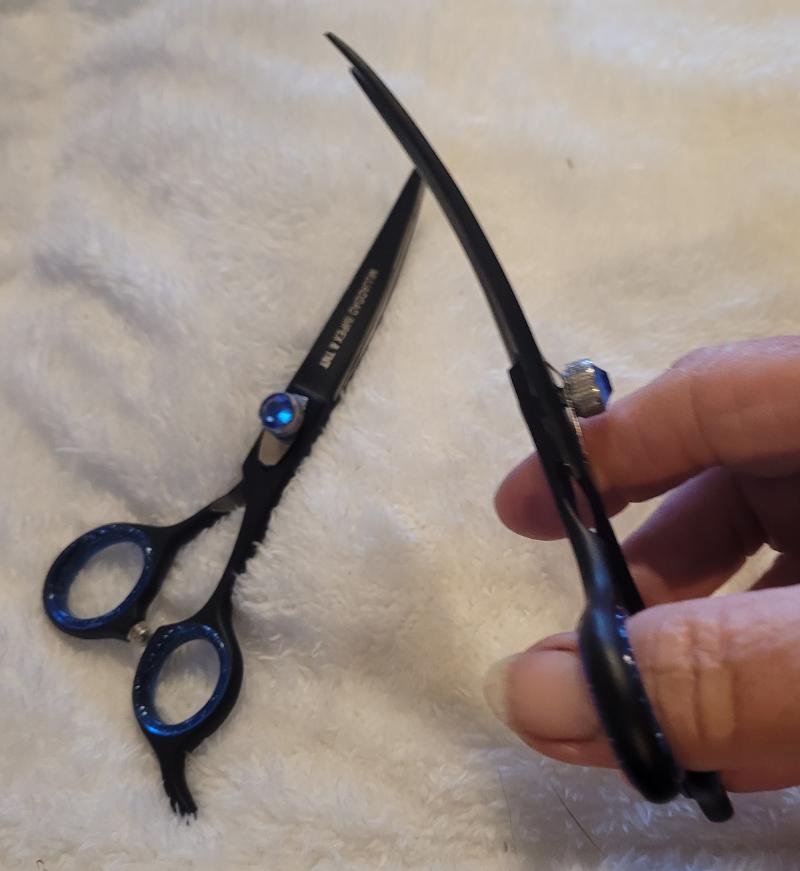 5.5 black curved scissors