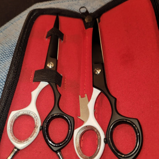 Shears, Curved B&W